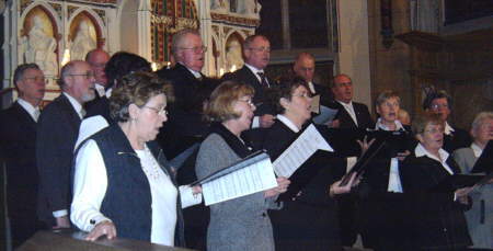 Hnnepels Kirchenchor unter Leitung von Helmit Sanders